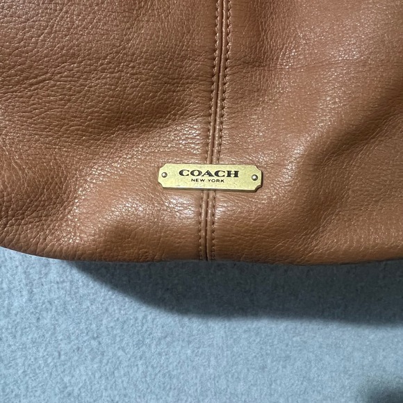 Coach Pebble Leather Hobo Shoulder Bag Tan Medium Brass buckle Classic vintage - Picture 6 of 11
